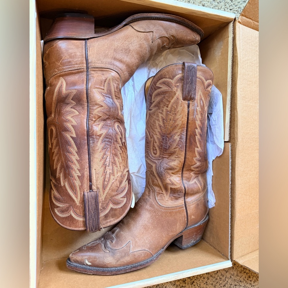Lucchese Classics Handmade Women 7 B Tan Mad Dog Goat Leather Boots